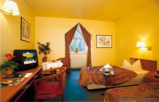 Biohotel Am Lunik Park Hohen Neuendorf Room photo